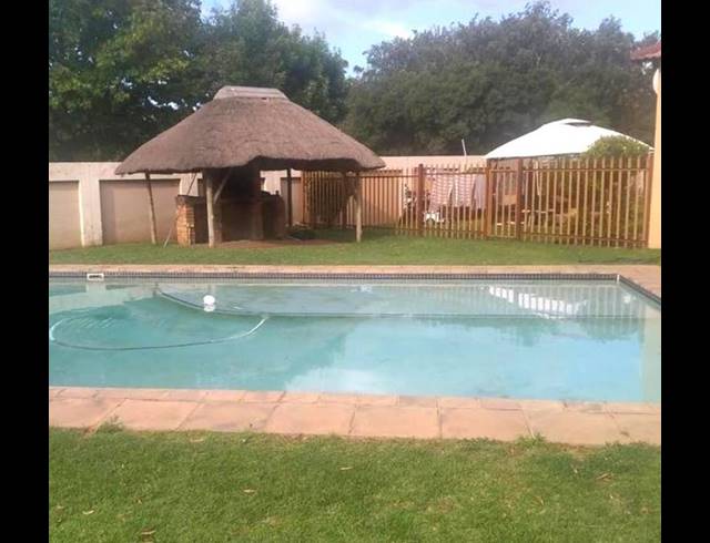 2 BEDROOM APARTMENT FOR SALE IN ROODEPOORT WEST